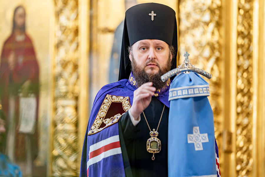 Архиерейское богослужение в праздник Успения Пресвятой Богородицы в Троицком кафедральном соборе Подольска